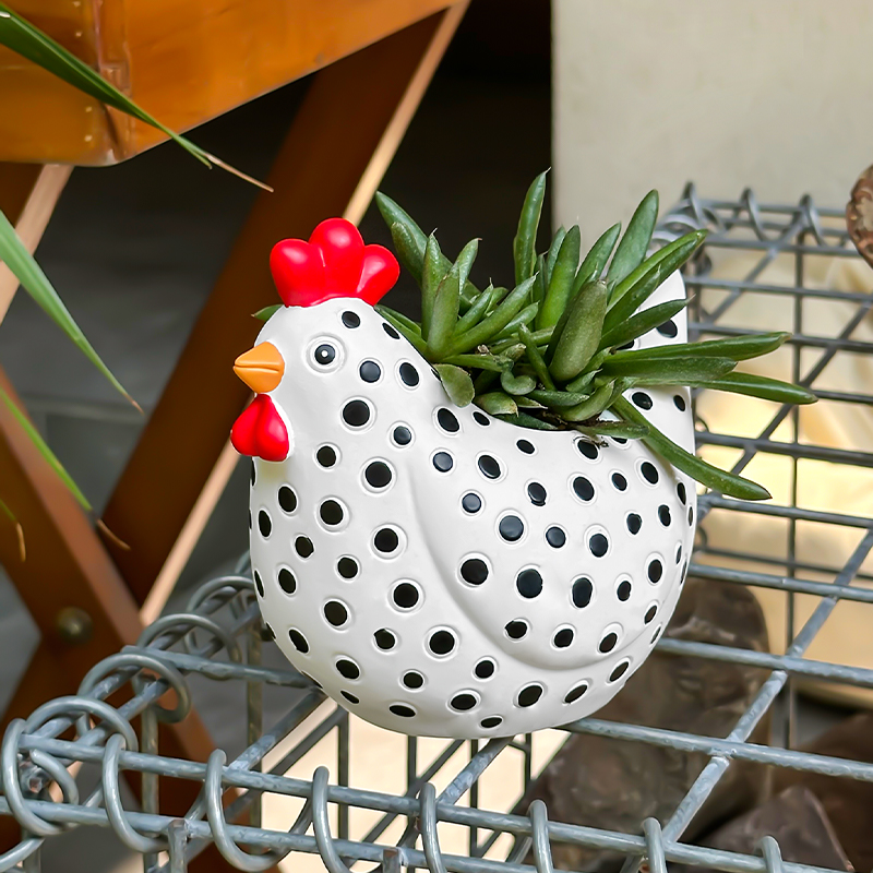 Funny Spotted Chicken Flower P - Gardening Tools Cute のレビューと価格